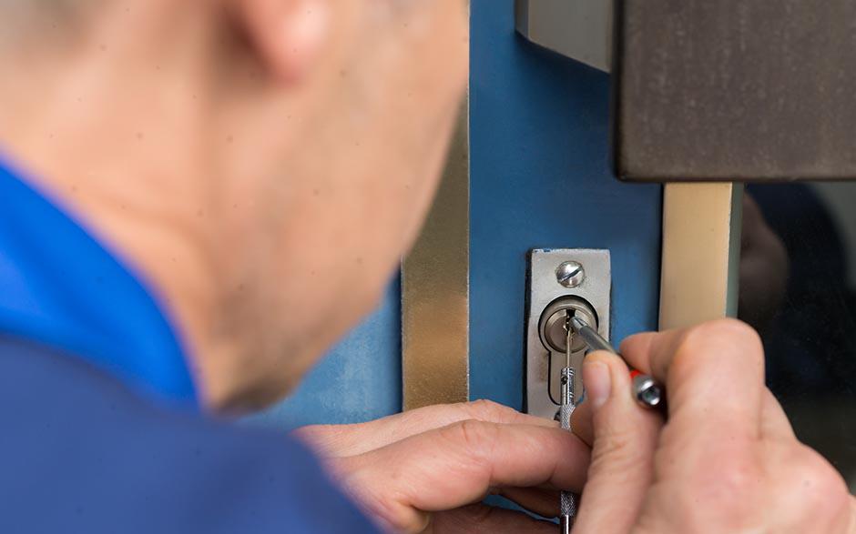 comment changer serrure porte Montreuil